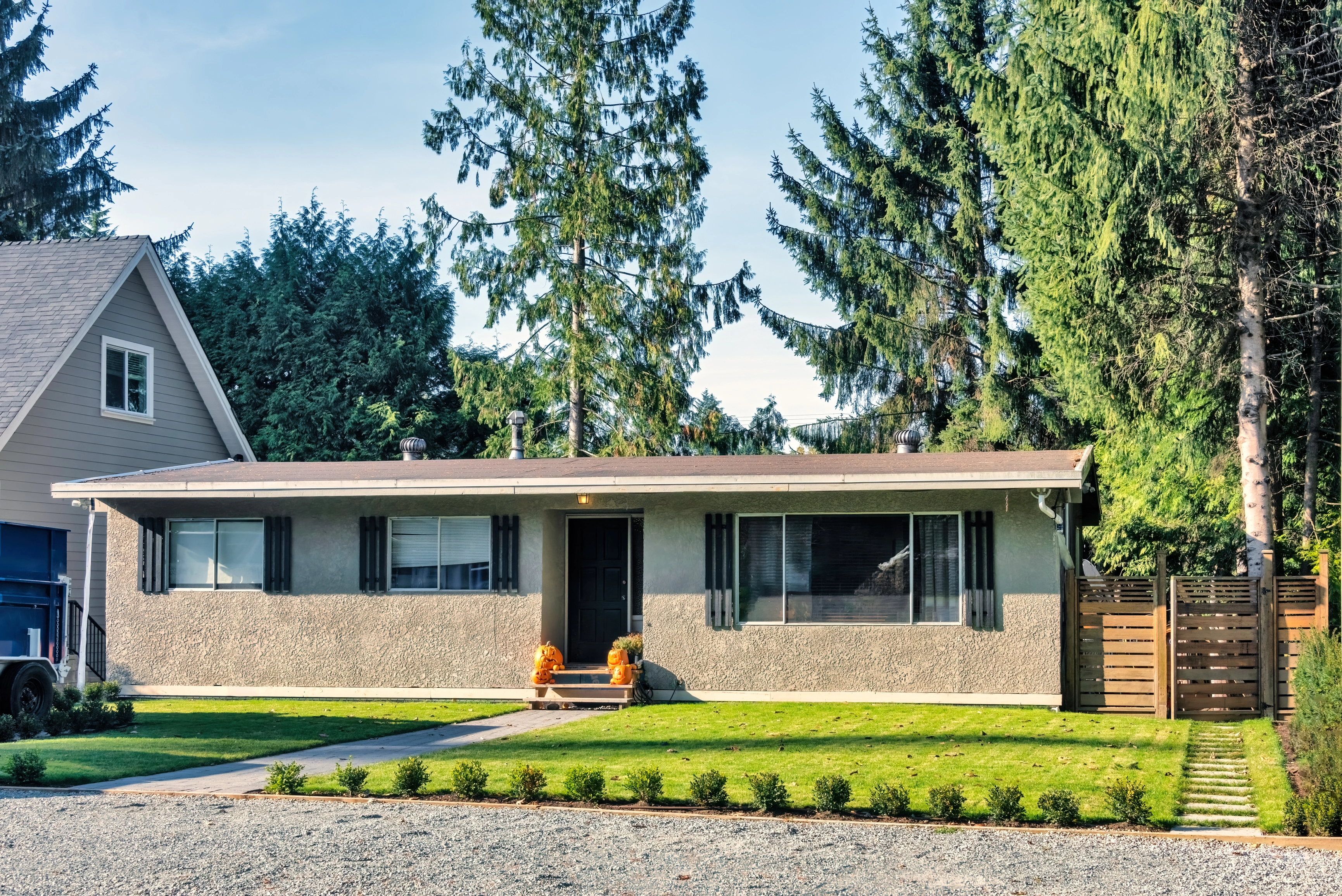 Backyard accessory dwelling unit home exterior design – Best ADU LA